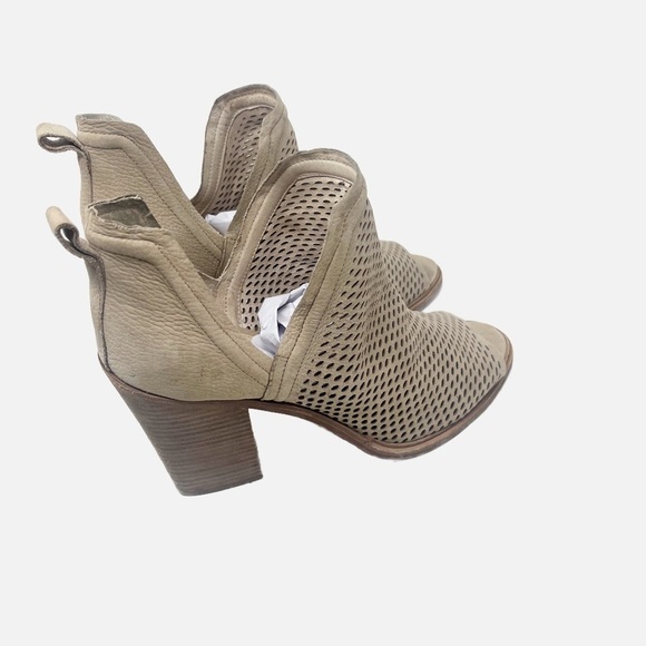 Vince Camuto Women's Kensa Peep Toe Ankle Bootie Perforated Tan Leather Size 11 - Picture 2 of 6